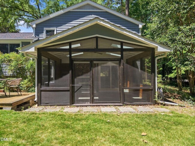 Building Photo - 603 N Estes Dr