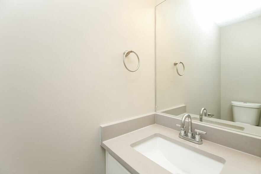 Building Photo - 8202 Camp Hill Ct