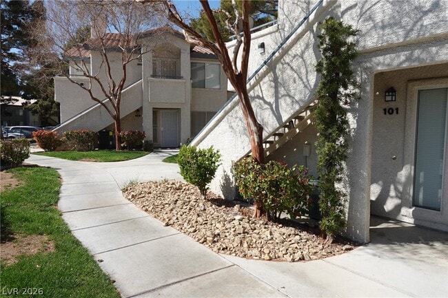 Building Photo - 3131 Key Largo Dr