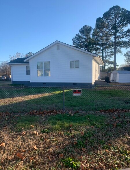 Building Photo - 406 Tazewell St