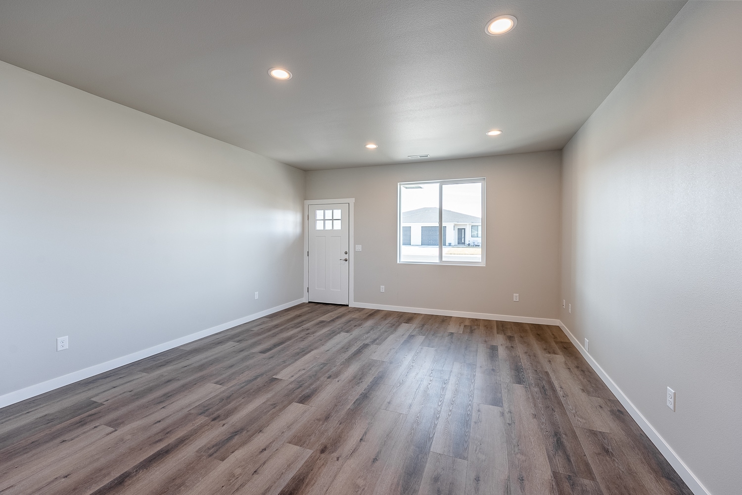 Building Photo - 4075 Quinn Dr NE