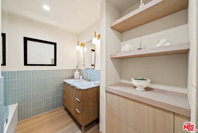 Building Photo - 14742 Weddington St