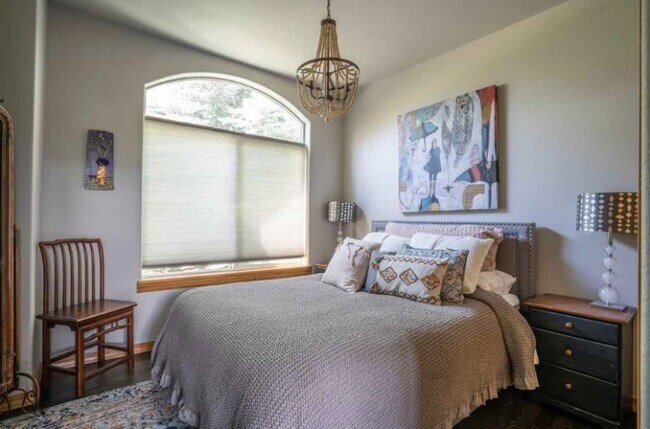 Building Photo - 710 Birch Point Dr