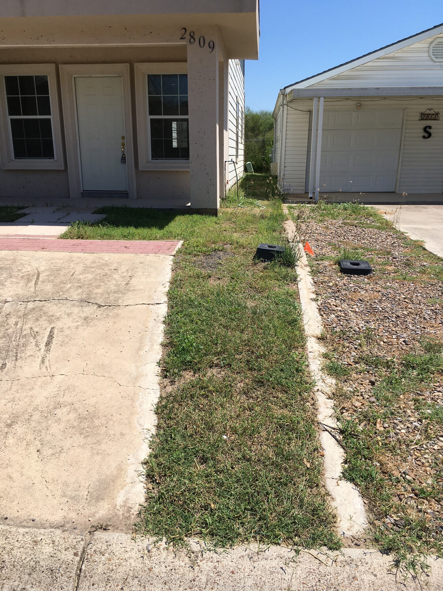 Front side-corridor - 2809 Melanie Dr