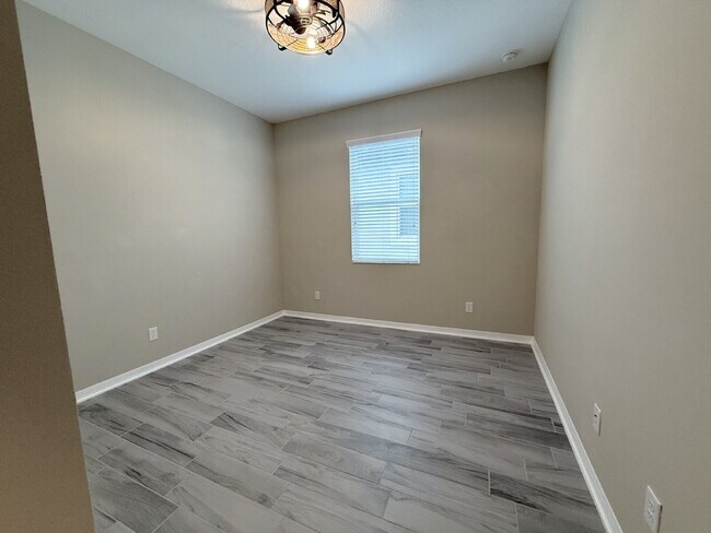 Building Photo - "Charming 3-Bed Oasis with 2 Full Baths in...