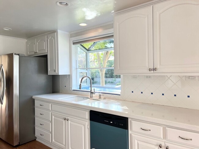 Building Photo - 3205 George Cir