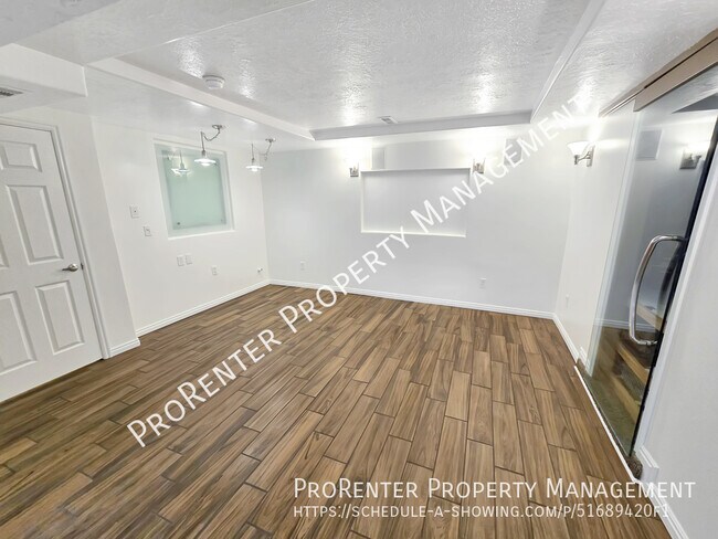 Building Photo - 2208 Kays Creek Dr