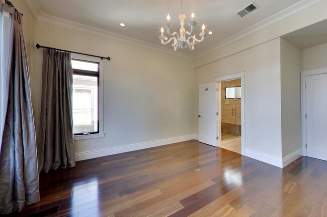 Building Photo - 2045 Hyde St