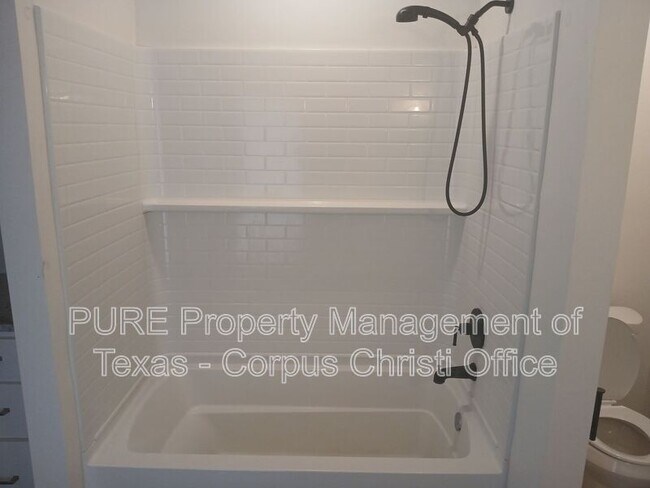 Building Photo - 730 Bradshaw Dr