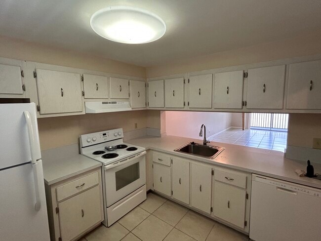 Building Photo - 7173 Orange Dr