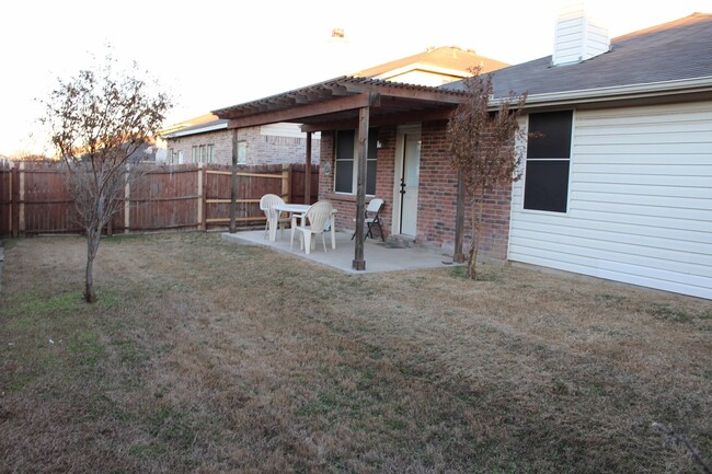 Building Photo - 4 BR 2 BA home for Lease in Lovely Harriet...