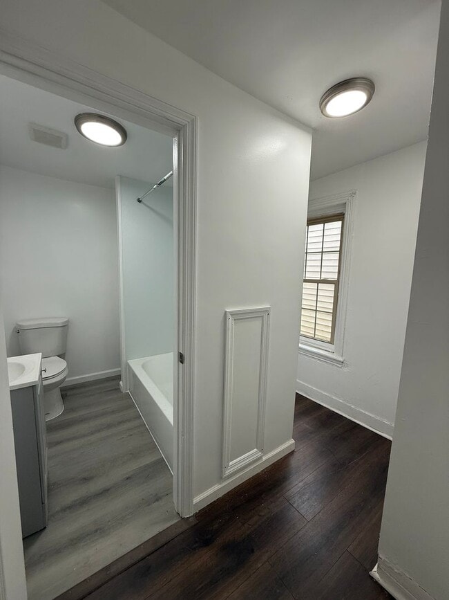 Building Photo - Nice size house for rent freshly done