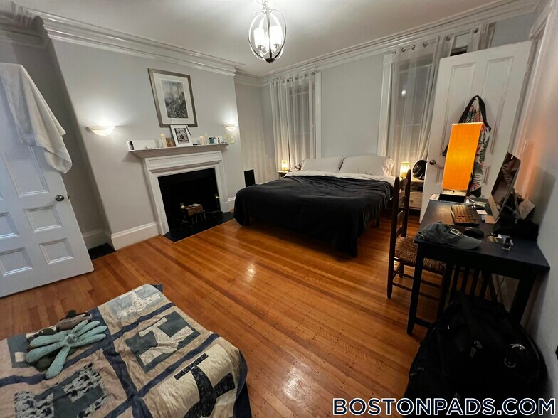 Building Photo - 429 Marlborough St