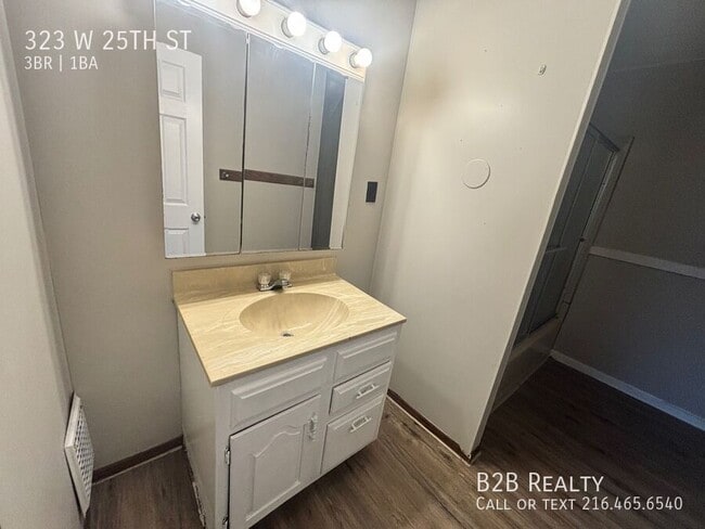 Building Photo - 323 W 25th St