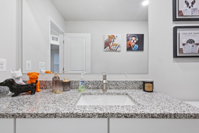 Building Photo - Spacious 3BR Townhome in Bryans Road