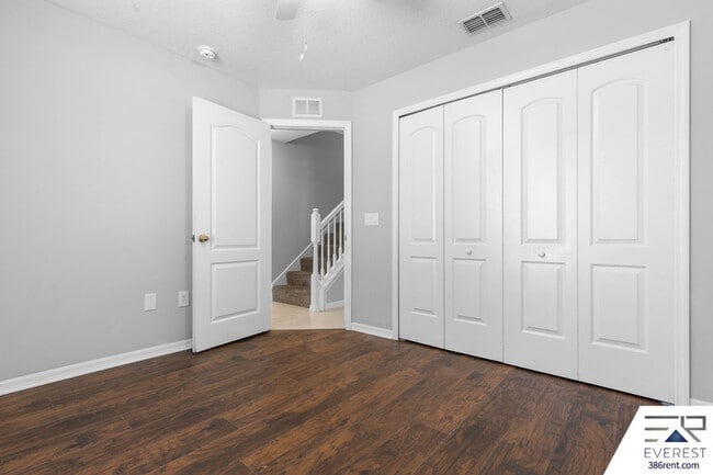 Building Photo - 7 Undermount Path E