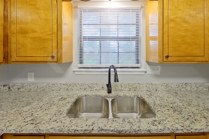 Building Photo - 4224 Beardsley Dr