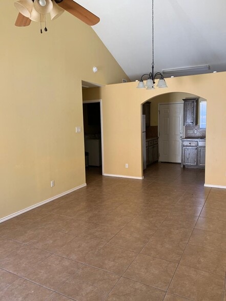 Building Photo - 2021 Bahamas Dr