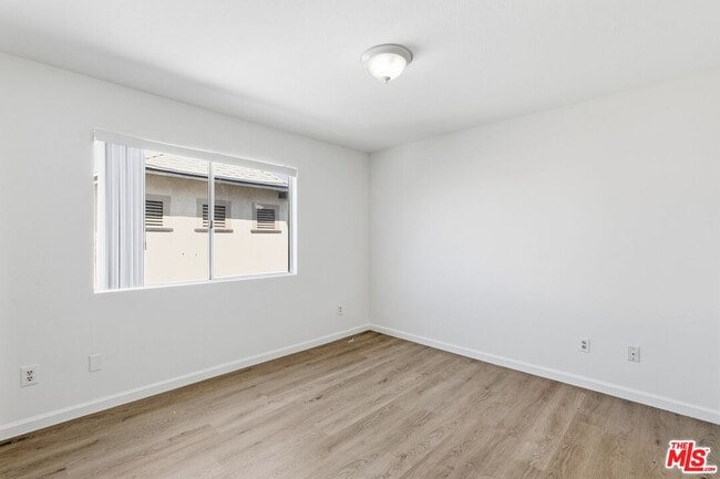 Building Photo - 1002 N Edgemont St