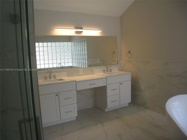 Building Photo - 9818 SW 111th Terrace