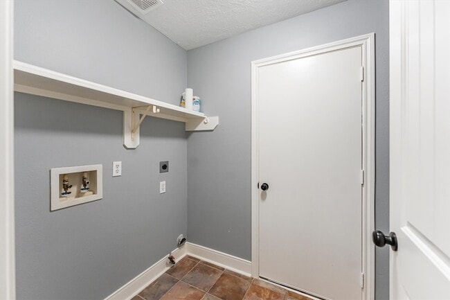 Building Photo - 3227 Candlepine Dr