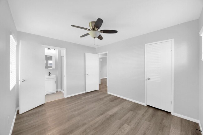 Building Photo - 1603 Vuelta Grande Ave