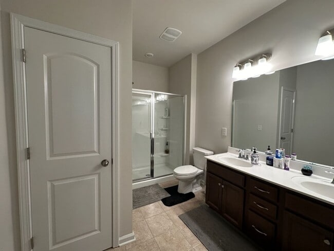 Building Photo - Like New Beautiful home in Wesley Chapel