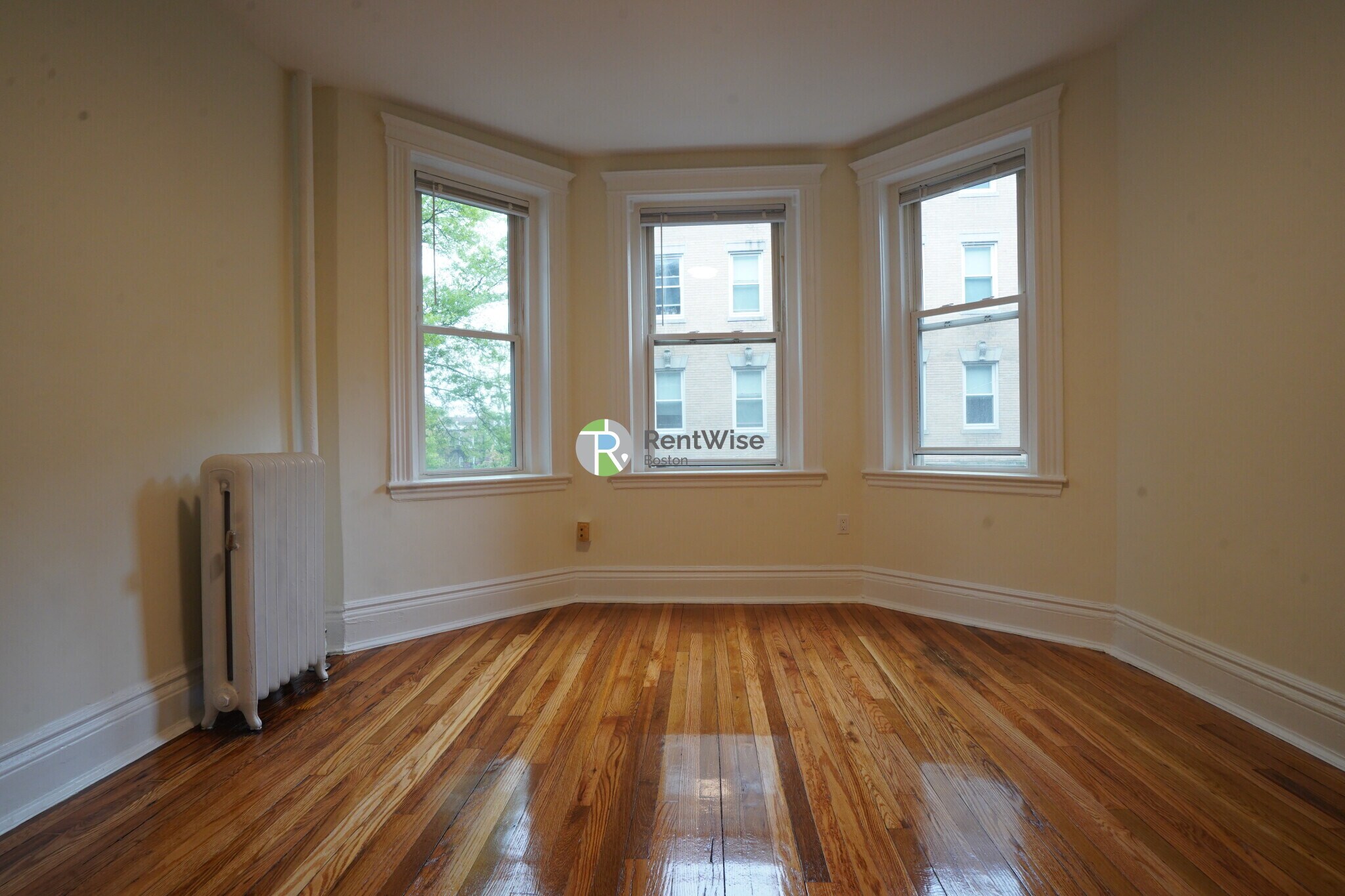 Building Photo - 6 Camelot Ct