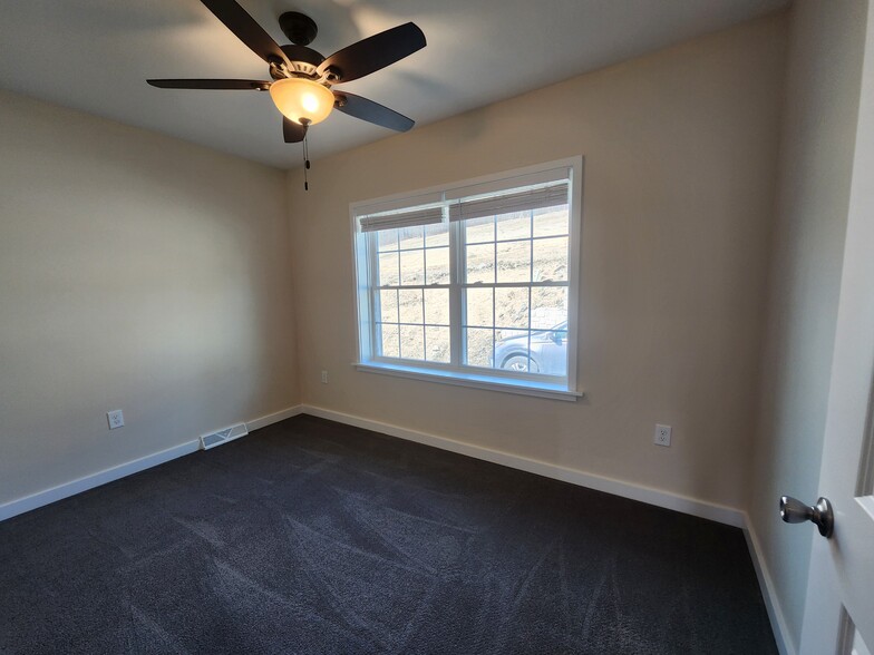 Building Photo - 73 Ivan Dr