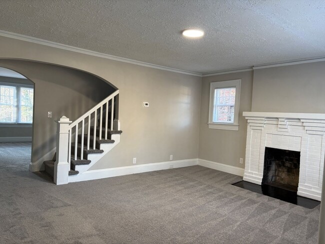 Building Photo - 2 Bedroom, 1 Bathroom Apartment in Reidsville!