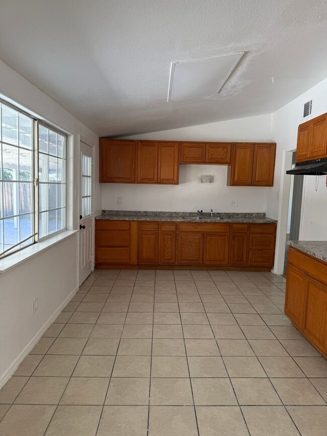 Building Photo - Charming 4-Bedroom Home for Rent in San Be...
