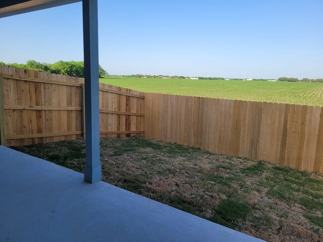Building Photo - Luxury Duplex 3/2 in Seguin
