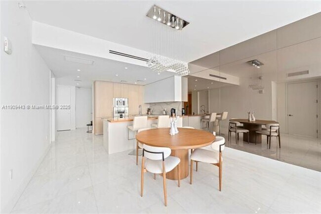 Building Photo - 15701 Collins Ave