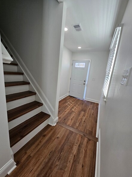 Building Photo - 61 Edwards Ave