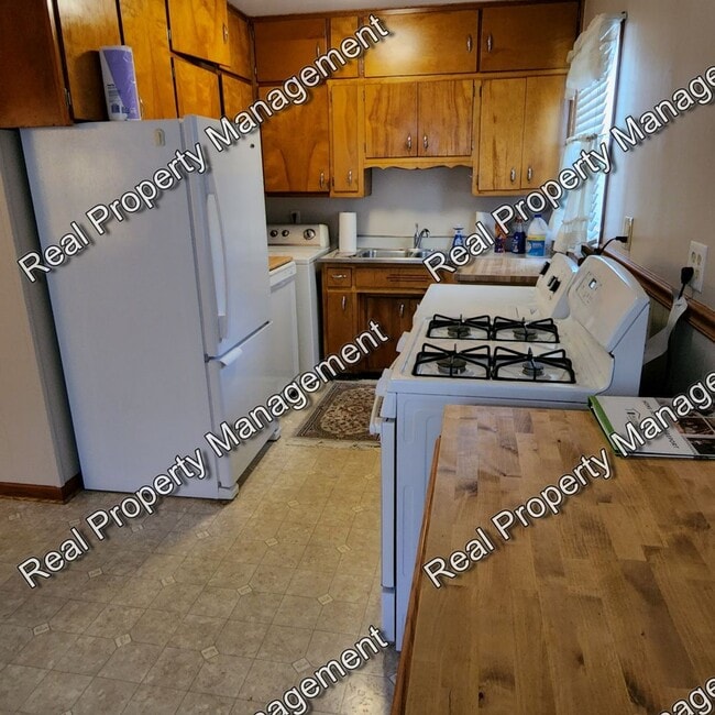Building Photo - Three Bed Hobart Ranch