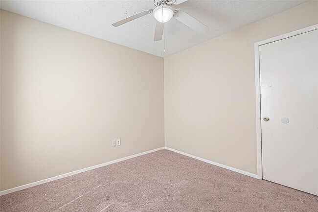 Building Photo - 15730 Oak Mountain Dr