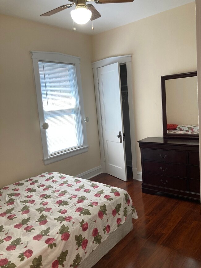 Building Photo - 4830 N Tripp Ave