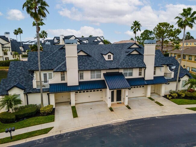 Building Photo - 2 Bedroom, 2 Bath Townhome in Beautiful La...