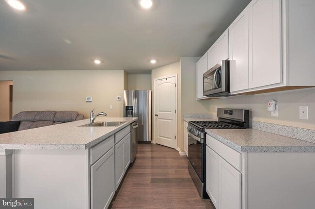 Building Photo - 504 Currant Cir