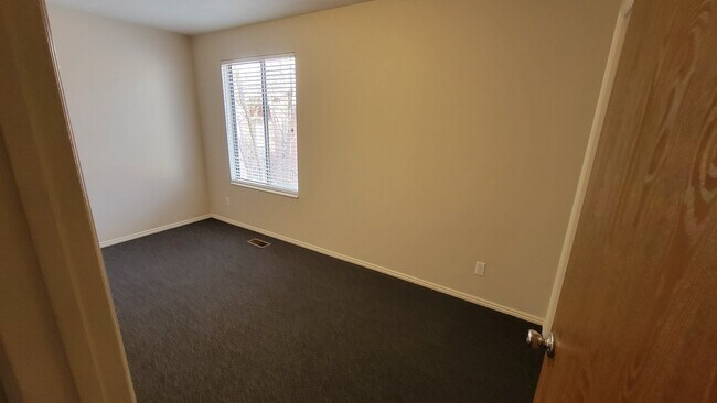 Building Photo - 704 S Orch Dr