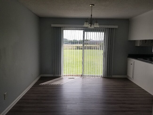 Building Photo - 112 Kelly Ct