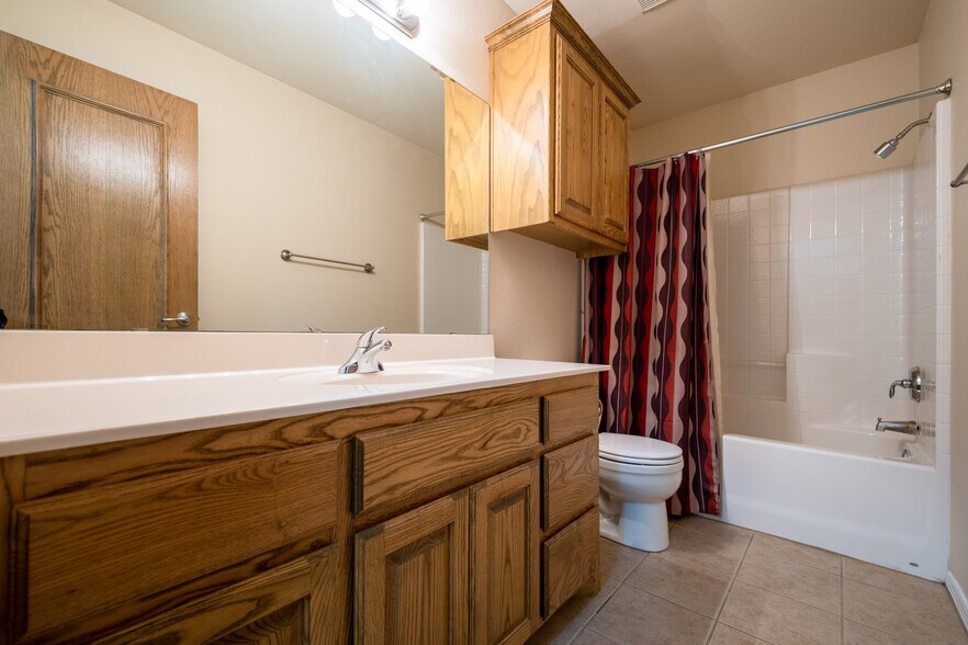 Bathroom 2 - 4530 Steffi Ct