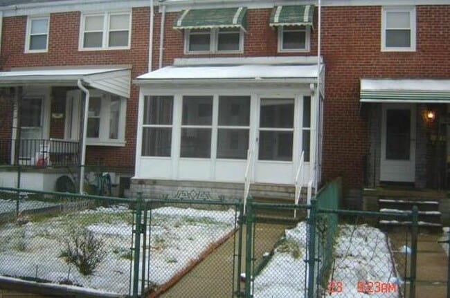 Primary Photo - 1923 Barry Road