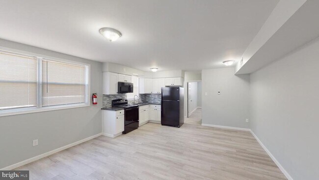 Building Photo - 910 Gateway Blvd