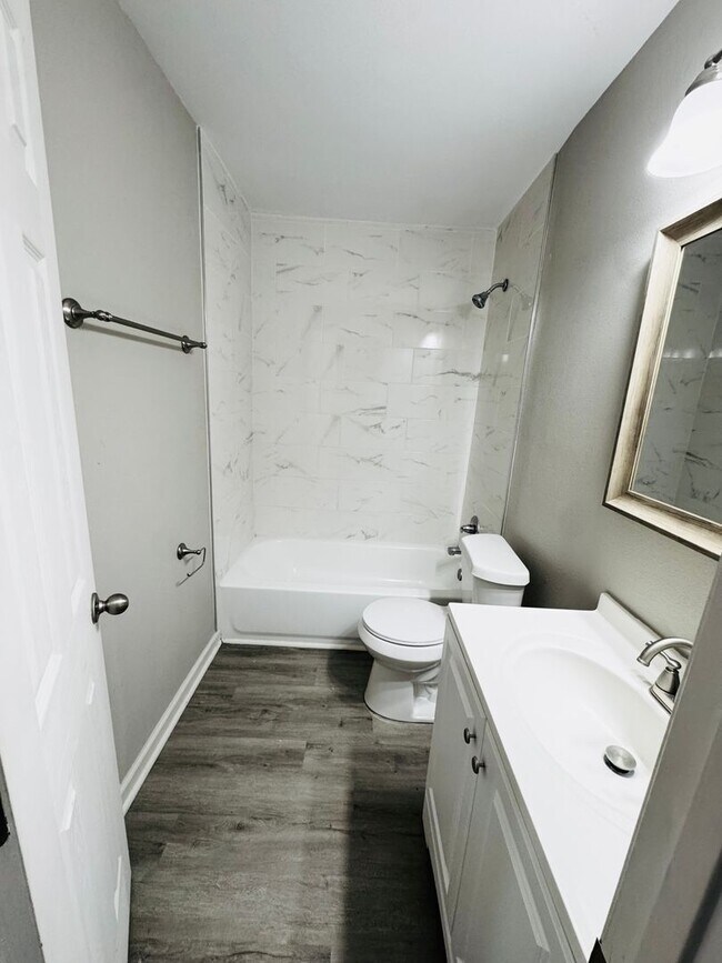 Building Photo - 7440 Bomer Dr