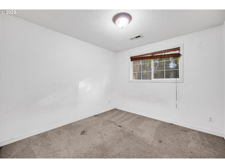 Building Photo - 6060 SW 170th Ave