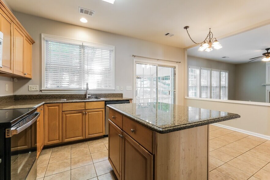 Building Photo - 6365 Whirlaway Dr
