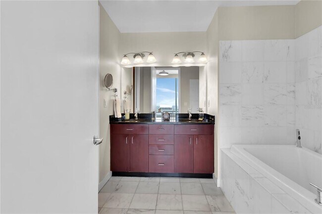 Building Photo - 150 E Robinson St