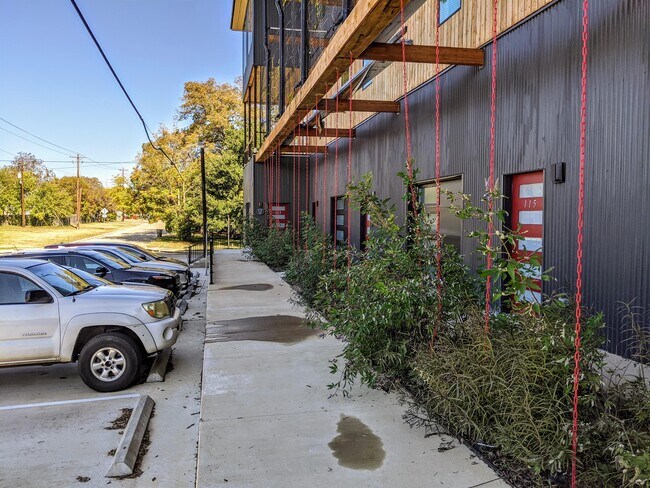 Building Photo - 305 N Parker Ave