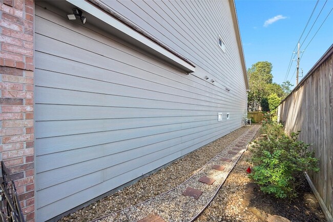 Building Photo - 2351 Summit Way Ct